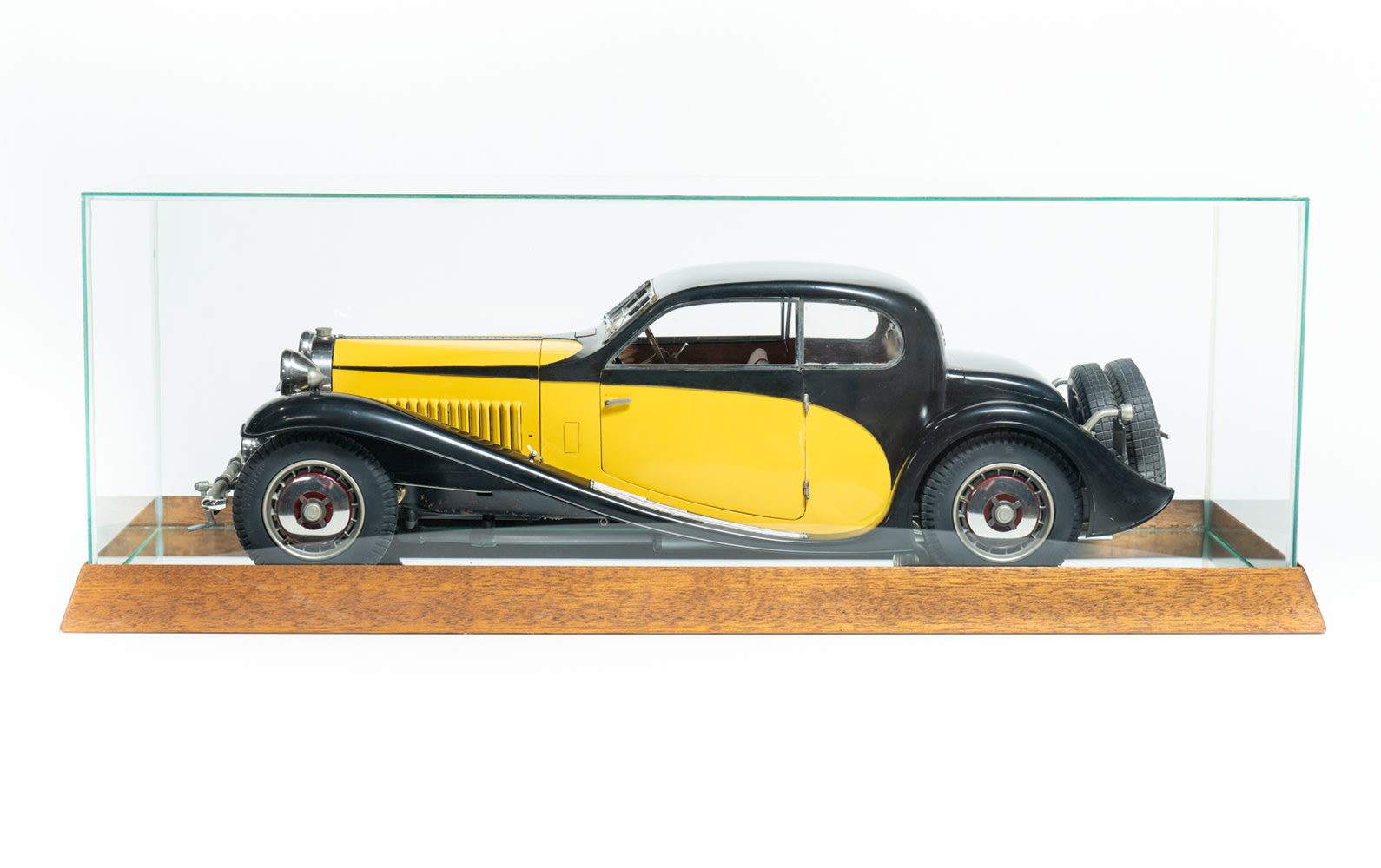 Bugatti Type 50 Coupe Semi Profilée Model by Pocher